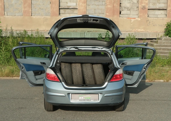 Opel Astra cena 14500 przebieg: 117500, rok produkcji 2004 z Józefów małe 497